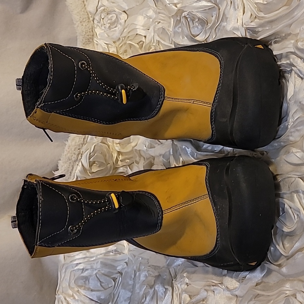Keen Children's Boot Unisex Size 4 Wateproof Winter -  Unisex.